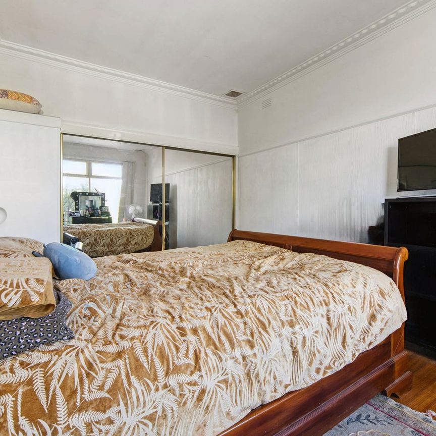** 1 Bdrm ~ 1 Bath - Seaside sanctuary on Olivers Hill – beach access and Frankston CBD convenience - Photo 1