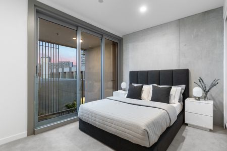 Exclusive Townhouse With 3x Secure Parking - Photo 4