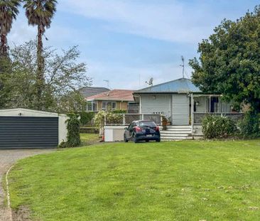 Traditional Family Home on Enormous Section - Photo 2