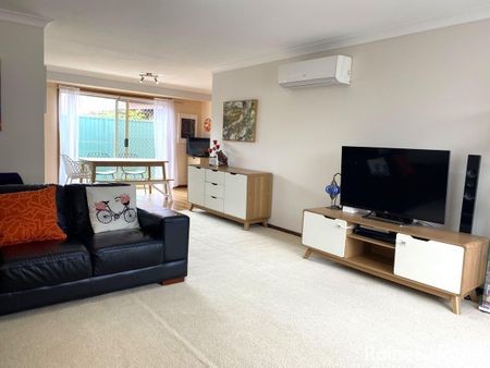 COZY TWO BEDROOM VILLA IN A QUIET LOCATION! CLOSE TO ALL INGLEBURN AMENITIES! - Photo 2