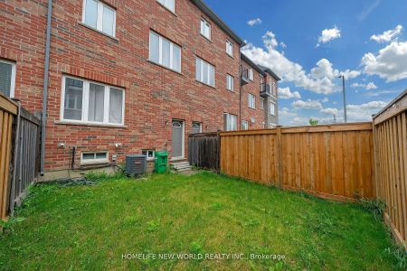 Condo Townhouse For Lease | W9194945 - Photo 2