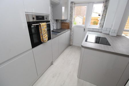 3 bedroom semi-detached house to rent - Photo 3