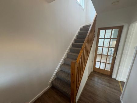 3 bedroom semi-detached house to rent - Photo 2