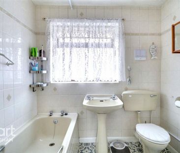 3 bedroom semi-detached house to rent - Photo 5