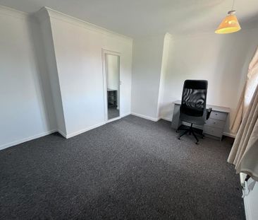 4 bedroom semi-detached house to rent - Photo 6