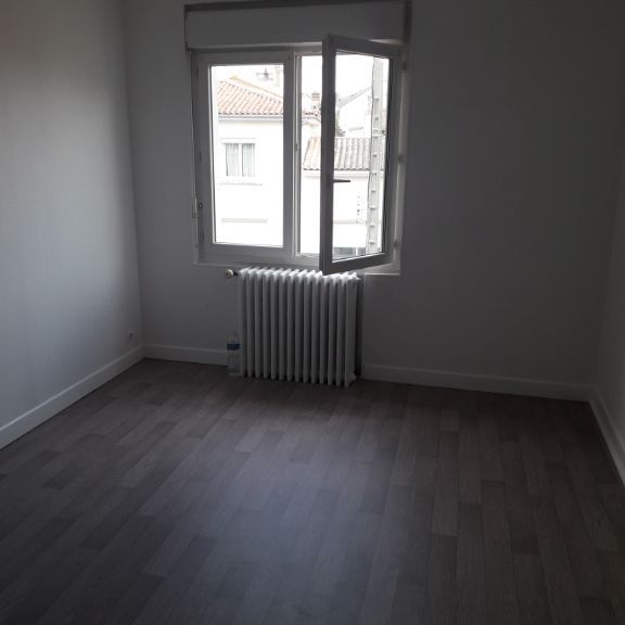 Location Appartement 2 pièces 50m² ROYAN 17200 - Photo 1
