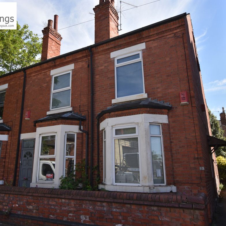 4 Bedroom End Terraced House - Photo 1