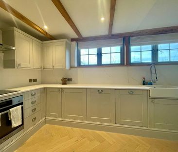 3 bedroom semi-detached house to rent - Photo 2