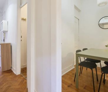 Room in a shared 4-bedroom apartment for rent in Lisbon. - Photo 4