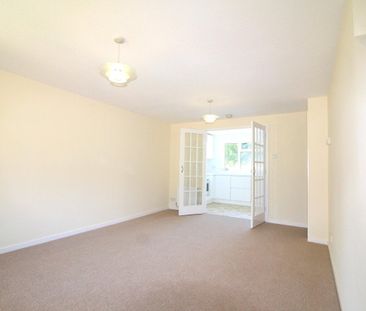 Wentworth Crescent - Photo 1