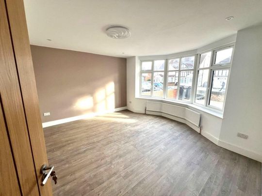 6 bedroom semi-detached house to rent - Photo 1