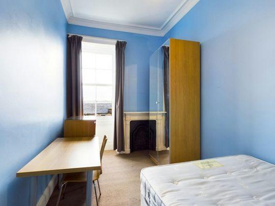 Flat to rent on - Photo 1