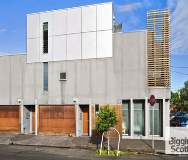 Sleek & Stylish Three-Story Living in the Heart of Richmond - Photo 4
