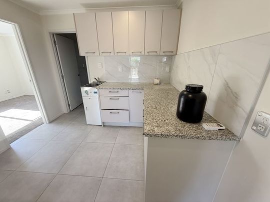 Cozy 2-Bedroom Unit in Papatoetoe - Photo 1