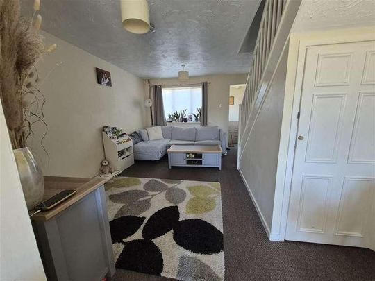 Redwood Grove, Bedford, MK42 - Photo 1