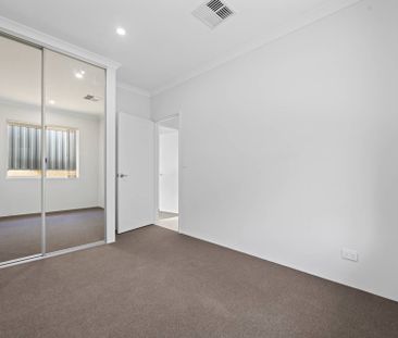 Modern Family Living in Lakelands - Photo 4