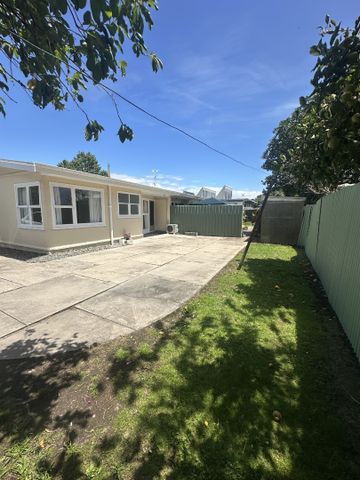 Tidy two bedroom unit - Photo 5