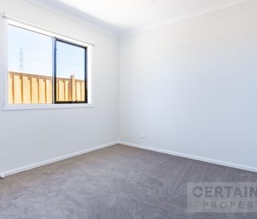 Brand New Family Home in Prime Tarneit! - Photo 2
