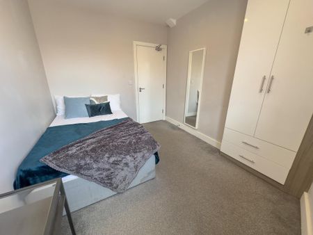 1 bedroom in a house share to rent - Photo 2