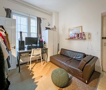 Flat E 47/48 St John Street, Oxford OX1 2LQ - Photo 1