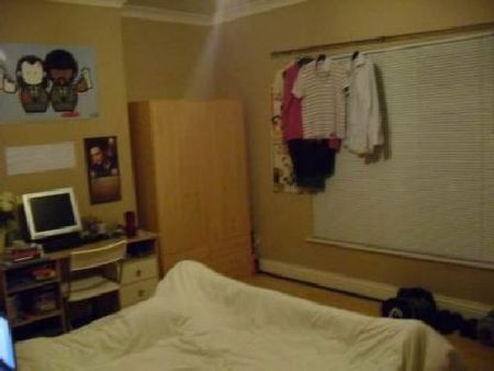 5 Bed - Pershore Road, Selly Oak, West Midlands, B29 7pu - Photo 3