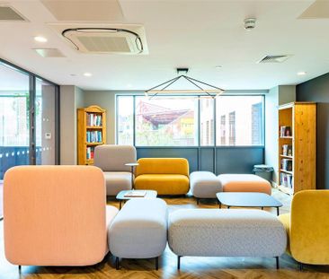 1 bedroom in a flat share to rent - Photo 2