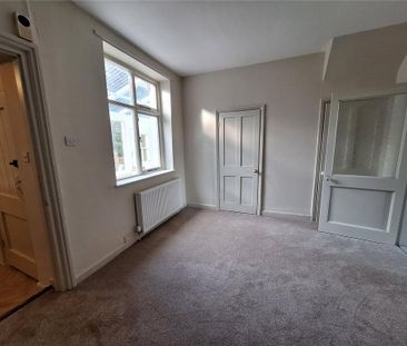 2 bedroom semi-detached house to rent - Photo 4