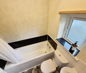 2 bedroom end of terrace house to rent - Photo 1