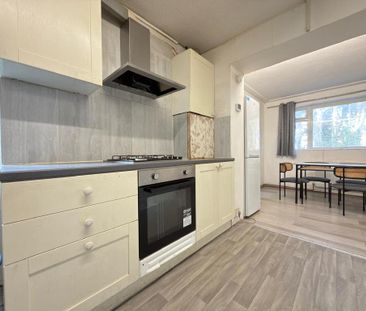 1 bedroom in a house share to rent - Photo 2