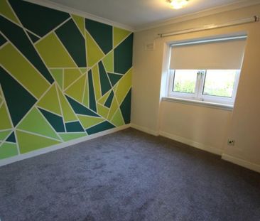 3 bedroom flat to rent - Photo 3