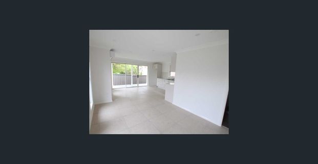 Fully fenced, two bedroom granny flat with gas cooktop! - Photo 1