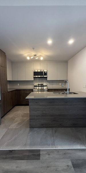 3 Bedroom 2 Bath - 250 Boulevard Hymus, Pointe-Claire - Photo 1