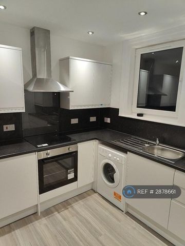 1 bedroom in a flat share to rent - Photo 4