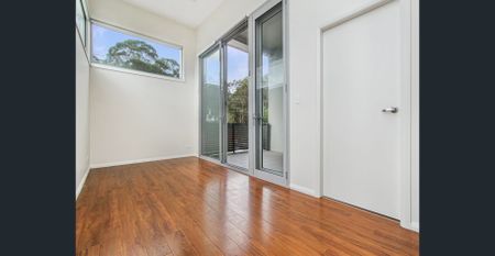 Two-Bedroom Townhouse with Courtyard - Photo 3