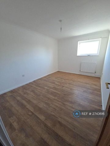 3 bedroom terraced house to rent - Photo 4