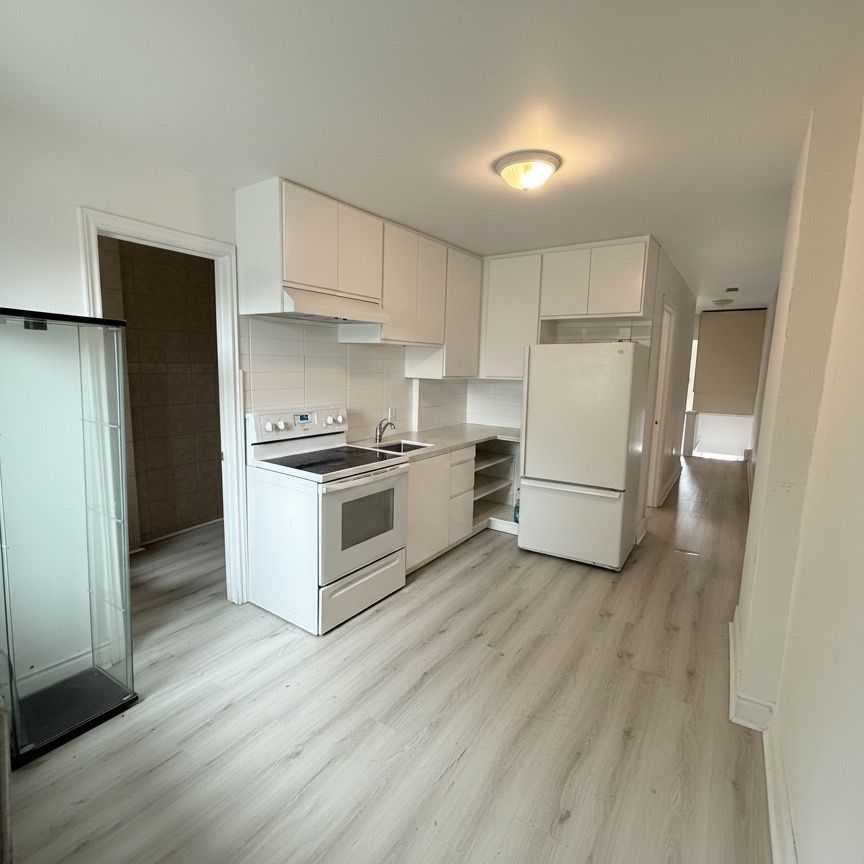 For Lease - 520 Rogers Road Unit# Upper Level, Toronto, Ontario - Photo 1