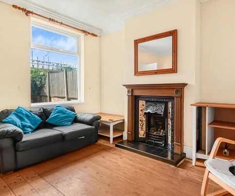 Room in a Shared House, Cycle Road, NG7 - Photo 1