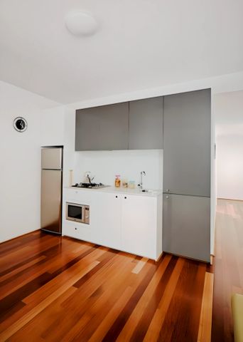 penthouse 2 Bedroom Apartment - Photo 2