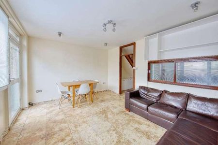 Ewhurst Court, Mitcham, CR4 - Photo 2