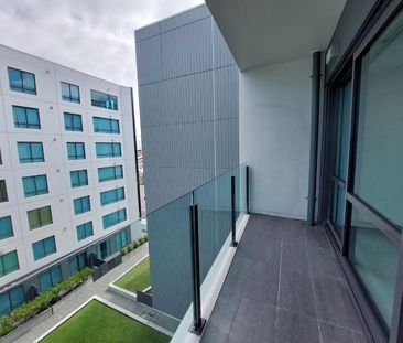 2 LARGE Bedroom unit @ Dockside include a secure carpark. - Photo 3