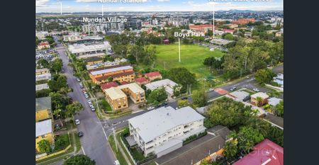 Bright, Spacious & Steps From Nundah Village - Photo 2