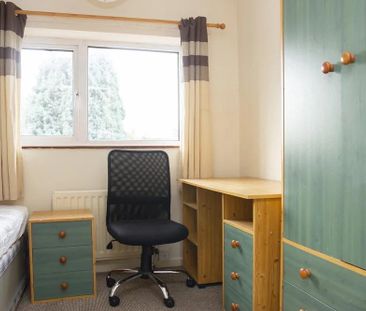 1 bedroom in a house share to rent - Photo 2