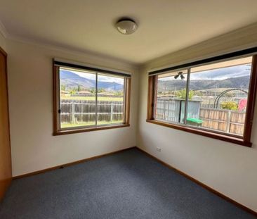 Well-maintained Unit in a Quiet and Private Cul-de-sac - Photo 3