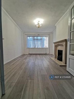 3 bedroom semi-detached house to rent - Photo 1