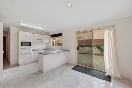 7 Sunrise Court, Strathdale - Photo 2