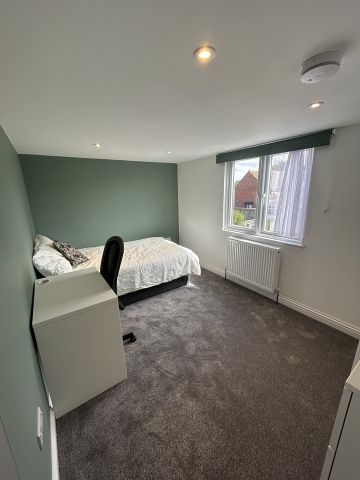 5 Bed Terraced House, Highmore Gardens, BS7 - Photo 5