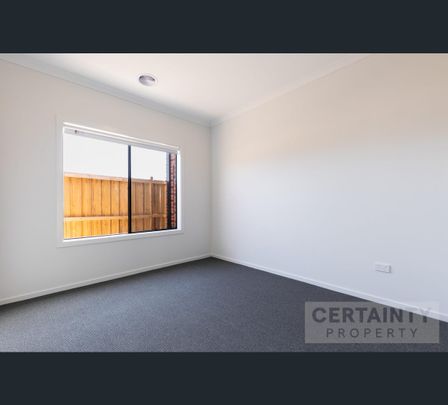 10 Yildiz Street, Charlemont, Vic 3217 - Photo 1
