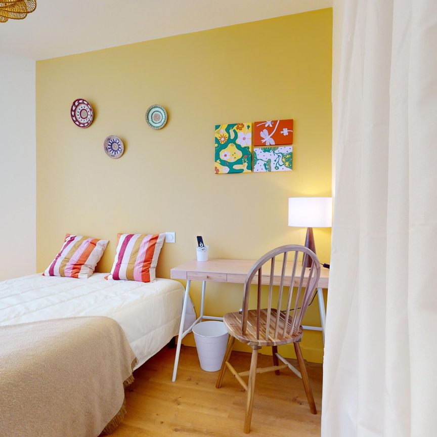 BATAILLE Roommate 3 Bedrooms at Lyon 8e - Photo 1