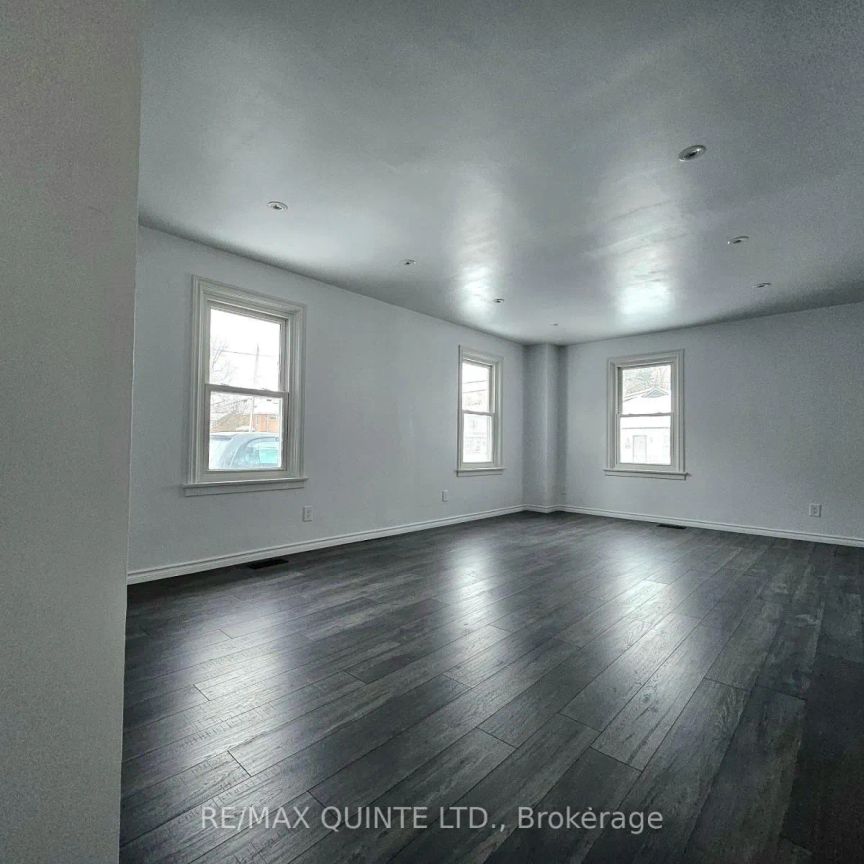 181 BURNHAM STREET - Photo 1