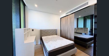 Luxury living in the heart of Zetland & Split Level Three bedrooms and FULLY FURNISHED!! - Photo 5